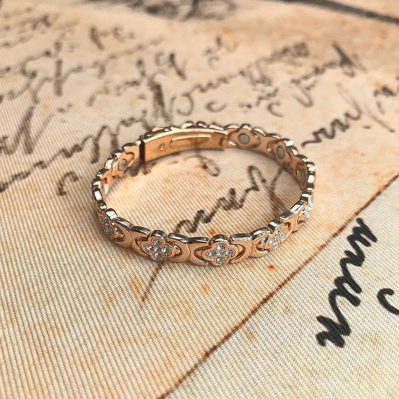 🌟Neue Woche, neue Rabatte: 80 % Rabatt – 🍀 Klee-Armband aus Kupfer mit Magnetverschluss [2 Stück kaufen, versandkostenfrei]
