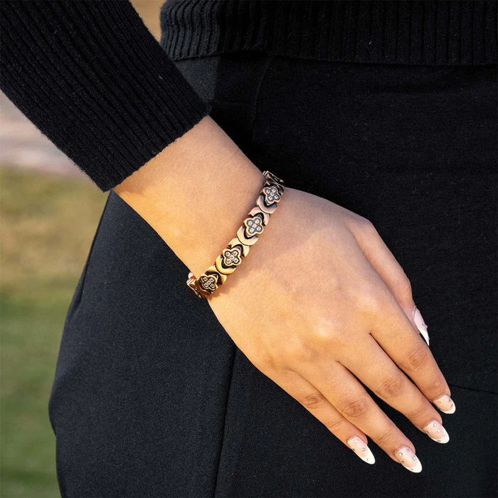 🌟Neue Woche, neue Rabatte: 80 % Rabatt – 🍀 Klee-Armband aus Kupfer mit Magnetverschluss [2 Stück kaufen, versandkostenfrei] - Image 5